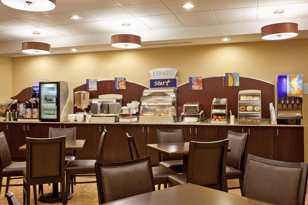 Holiday Inn Express & Suites Malone By Ihg Zewnętrze zdjęcie
