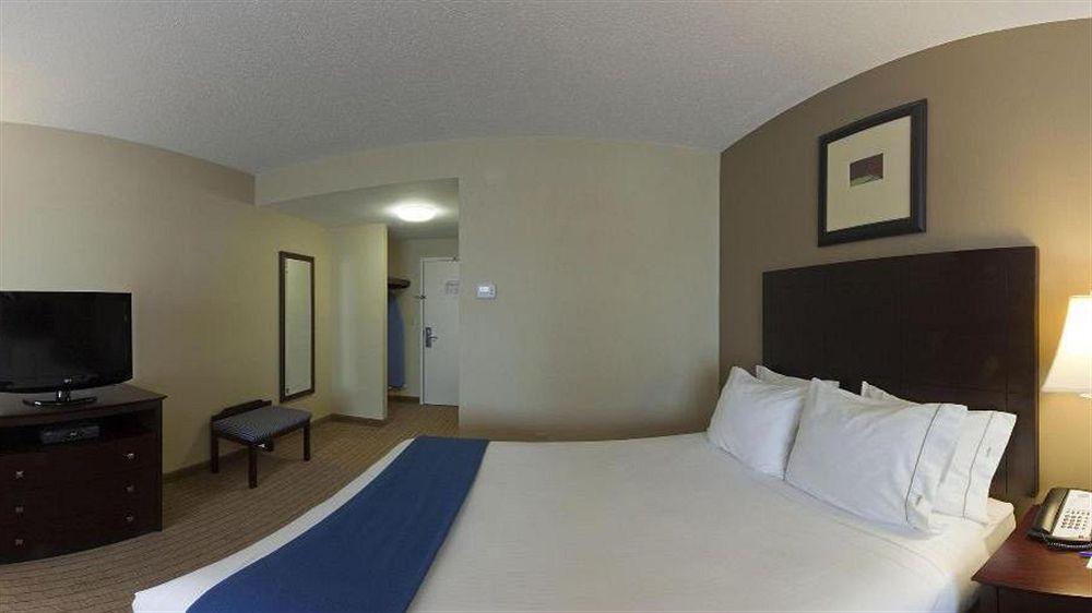 Holiday Inn Express & Suites Malone By Ihg Zewnętrze zdjęcie