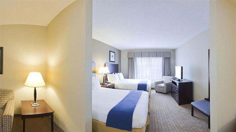 Holiday Inn Express & Suites Malone By Ihg Zewnętrze zdjęcie