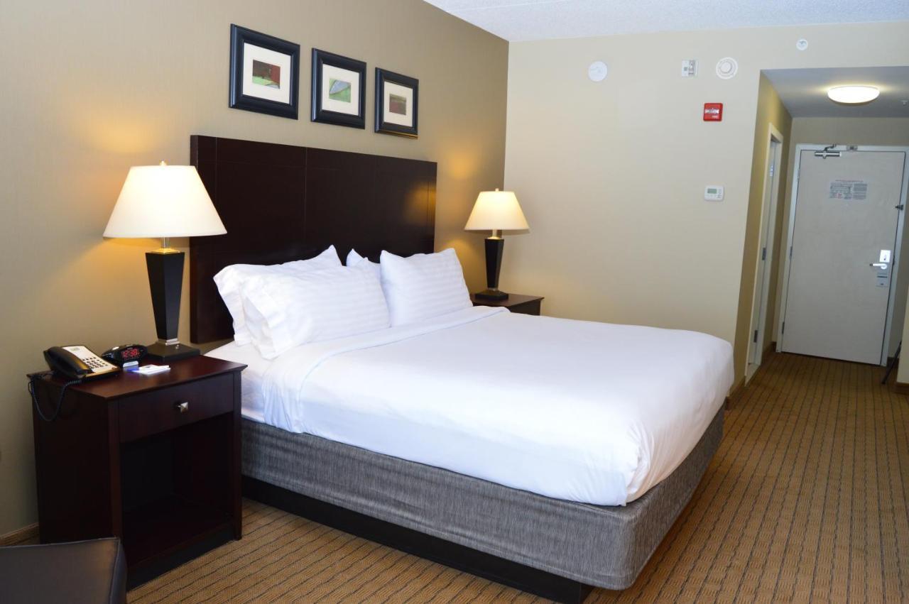 Holiday Inn Express & Suites Malone By Ihg Pokój zdjęcie