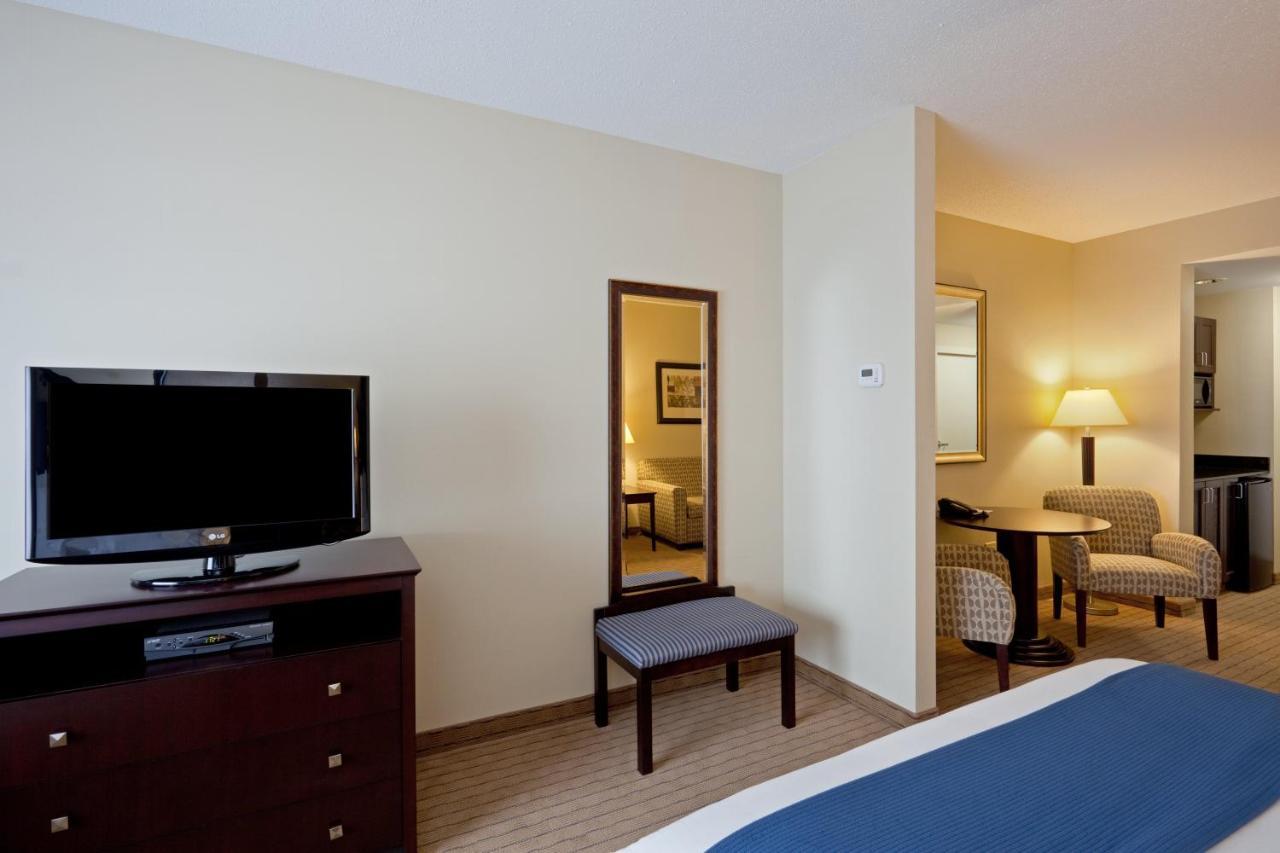 Holiday Inn Express & Suites Malone By Ihg Zewnętrze zdjęcie