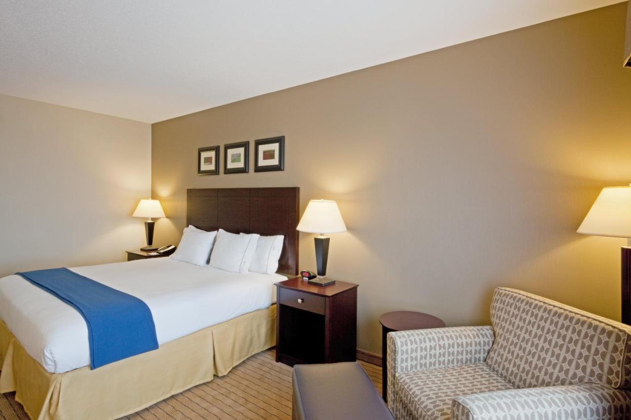 Holiday Inn Express & Suites Malone By Ihg Zewnętrze zdjęcie