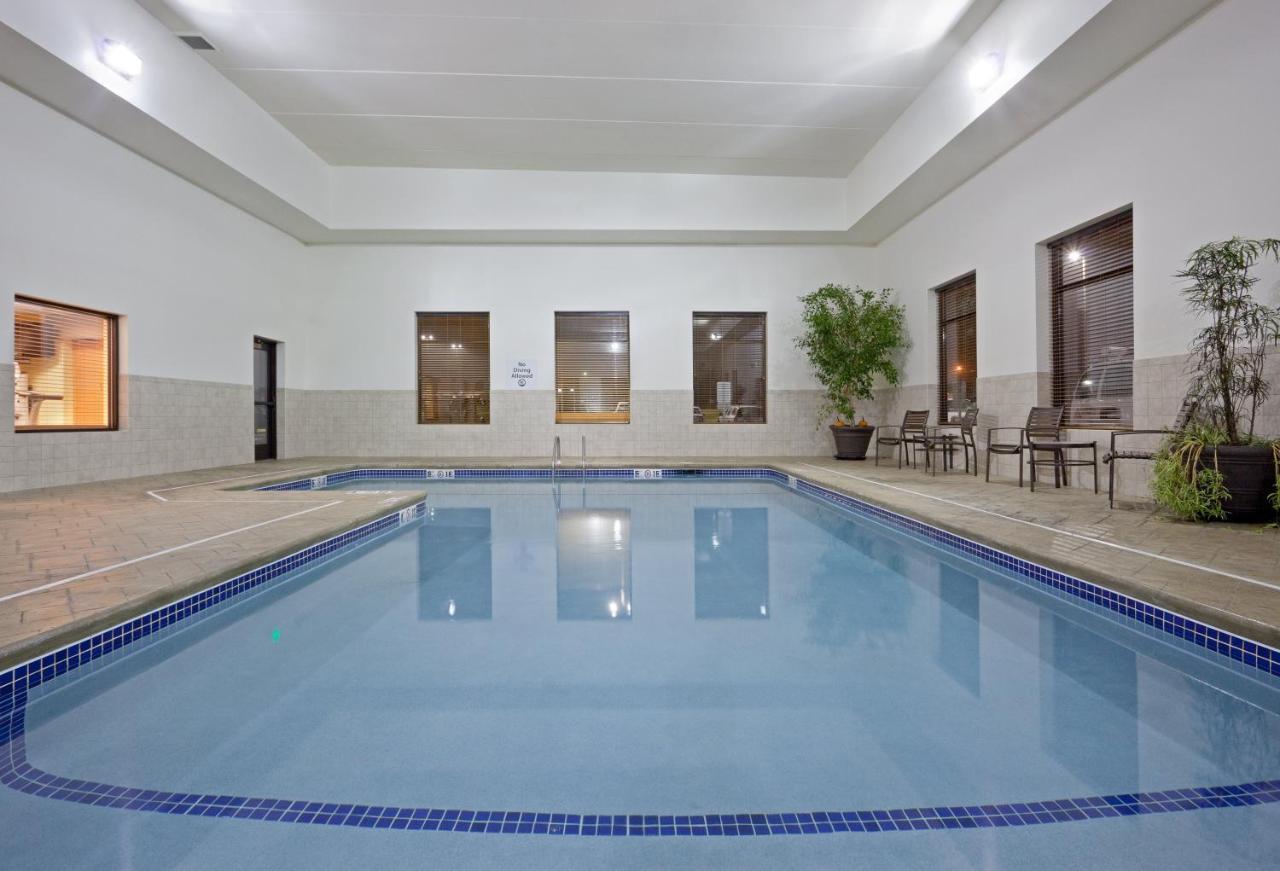 Holiday Inn Express & Suites Malone By Ihg Zewnętrze zdjęcie