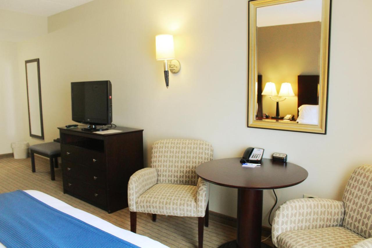 Holiday Inn Express & Suites Malone By Ihg Zewnętrze zdjęcie