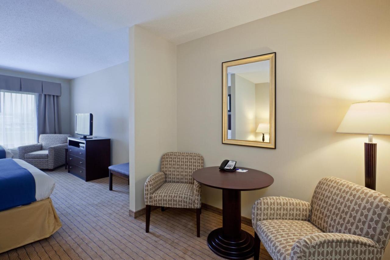 Holiday Inn Express & Suites Malone By Ihg Zewnętrze zdjęcie