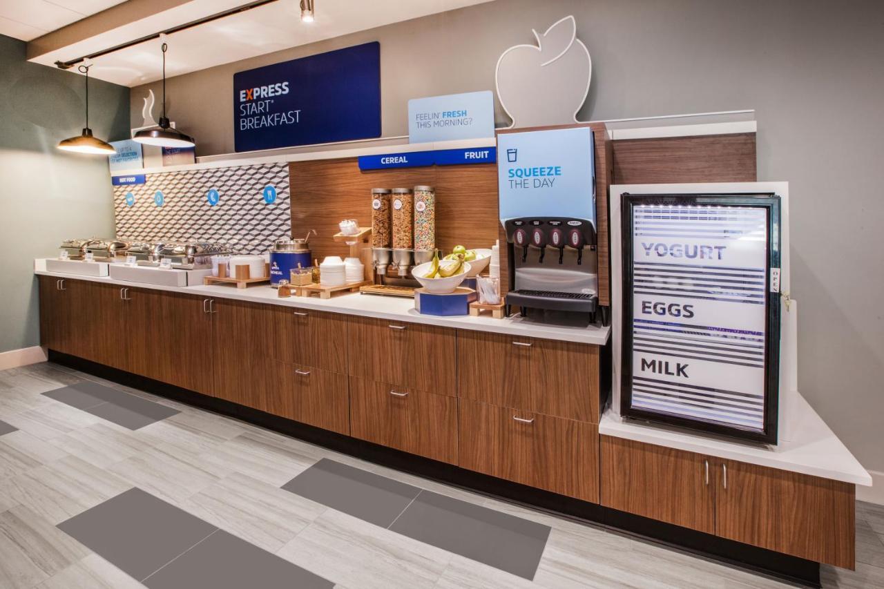 Holiday Inn Express & Suites Malone By Ihg Zewnętrze zdjęcie