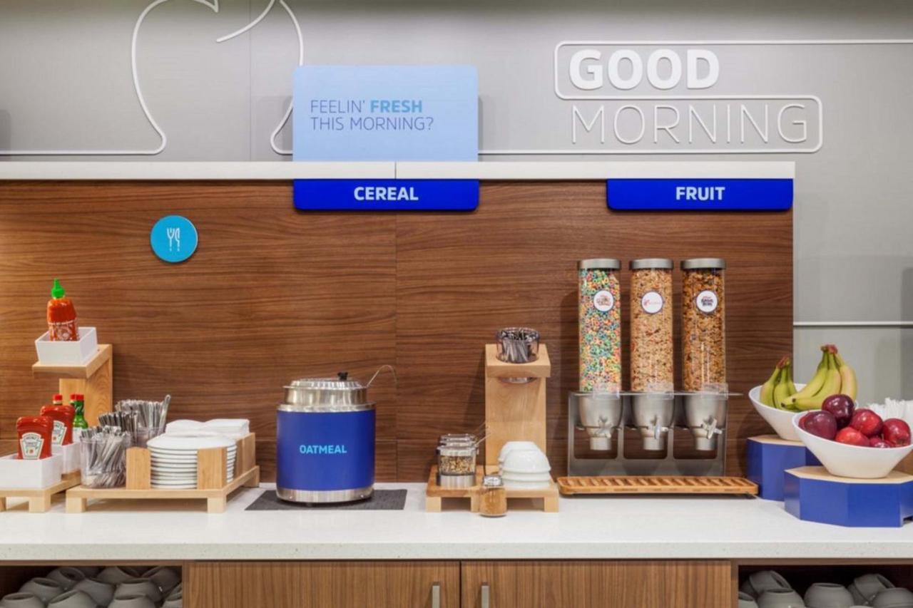 Holiday Inn Express & Suites Malone By Ihg Zewnętrze zdjęcie